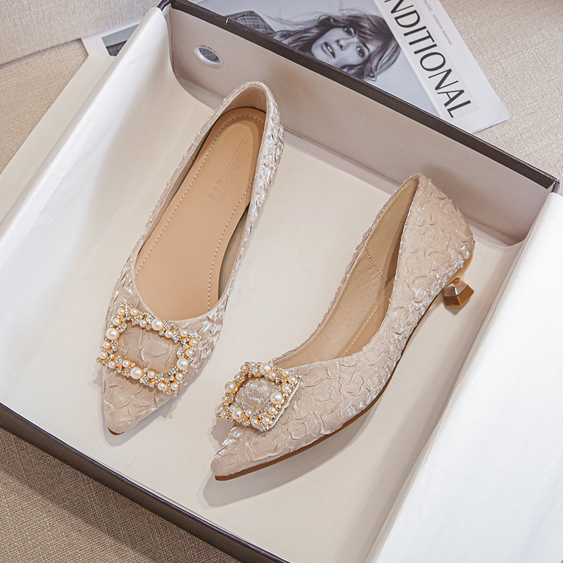 Ivory Textured Satin Pointed T - Women'S Heels recension och pris